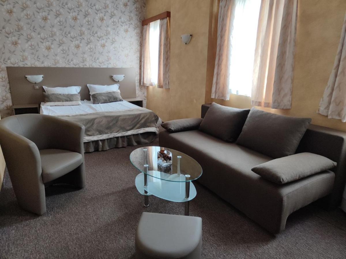 Семеен Хотел "Булаир" Burgas City Eksteriør billede