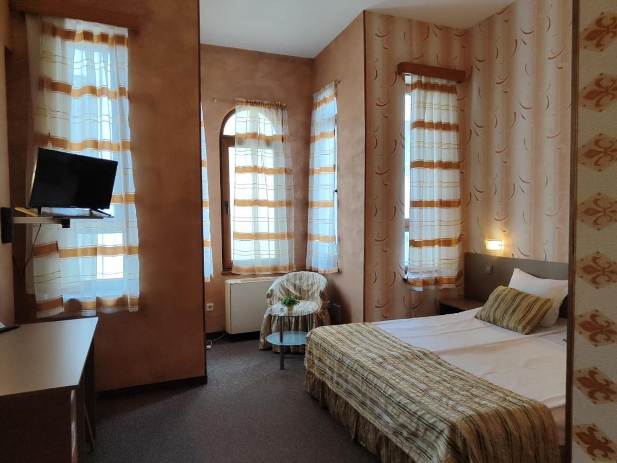Семеен Хотел "Булаир" Burgas City Eksteriør billede